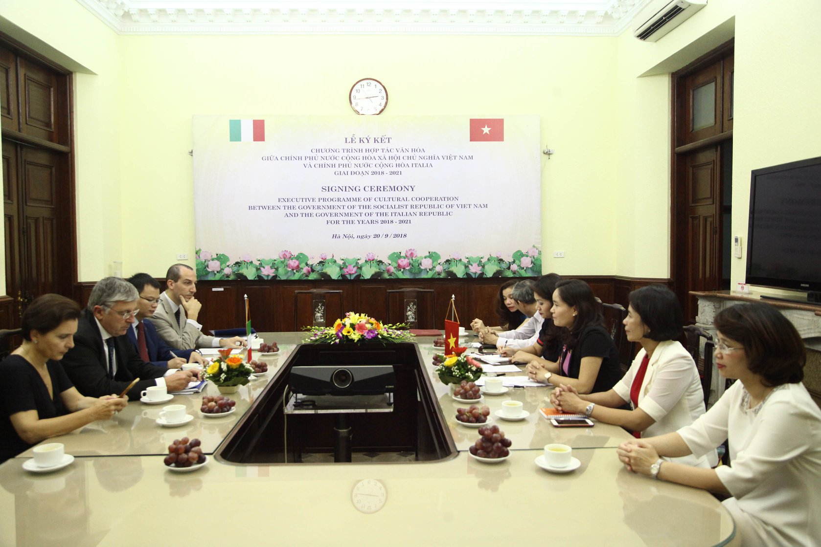 Tt Thuy Tiep Ong Vincenzo De Luca 01