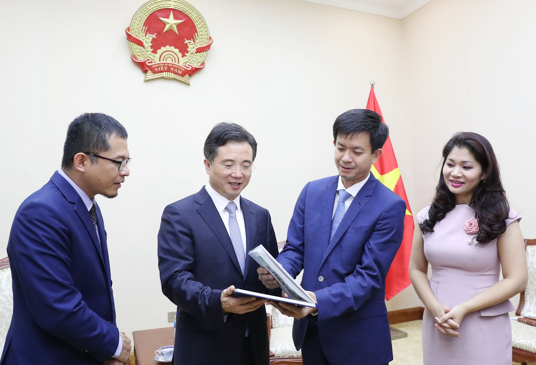 Tt Tung Tiep Bi Thu Hang Chau 03