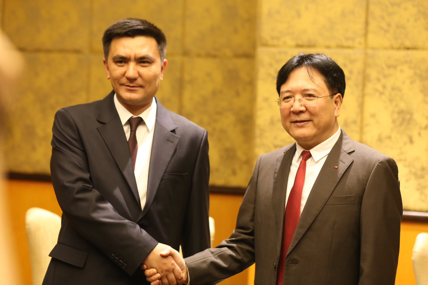 Tt Uzbekistan Lam Viec Tai Vn 03