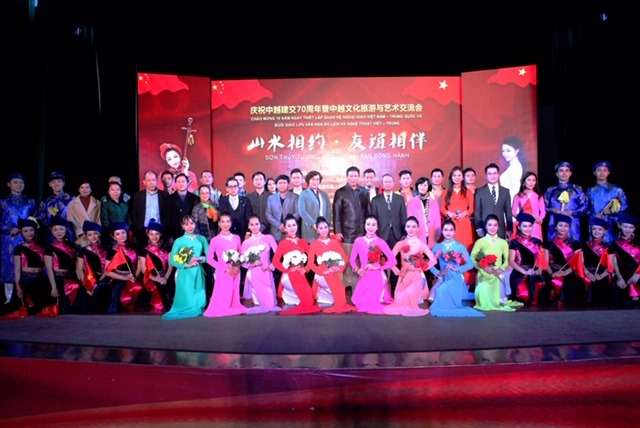 Giao Luu Nghe Thuat Bien Gioo Viet Trung 2020 05