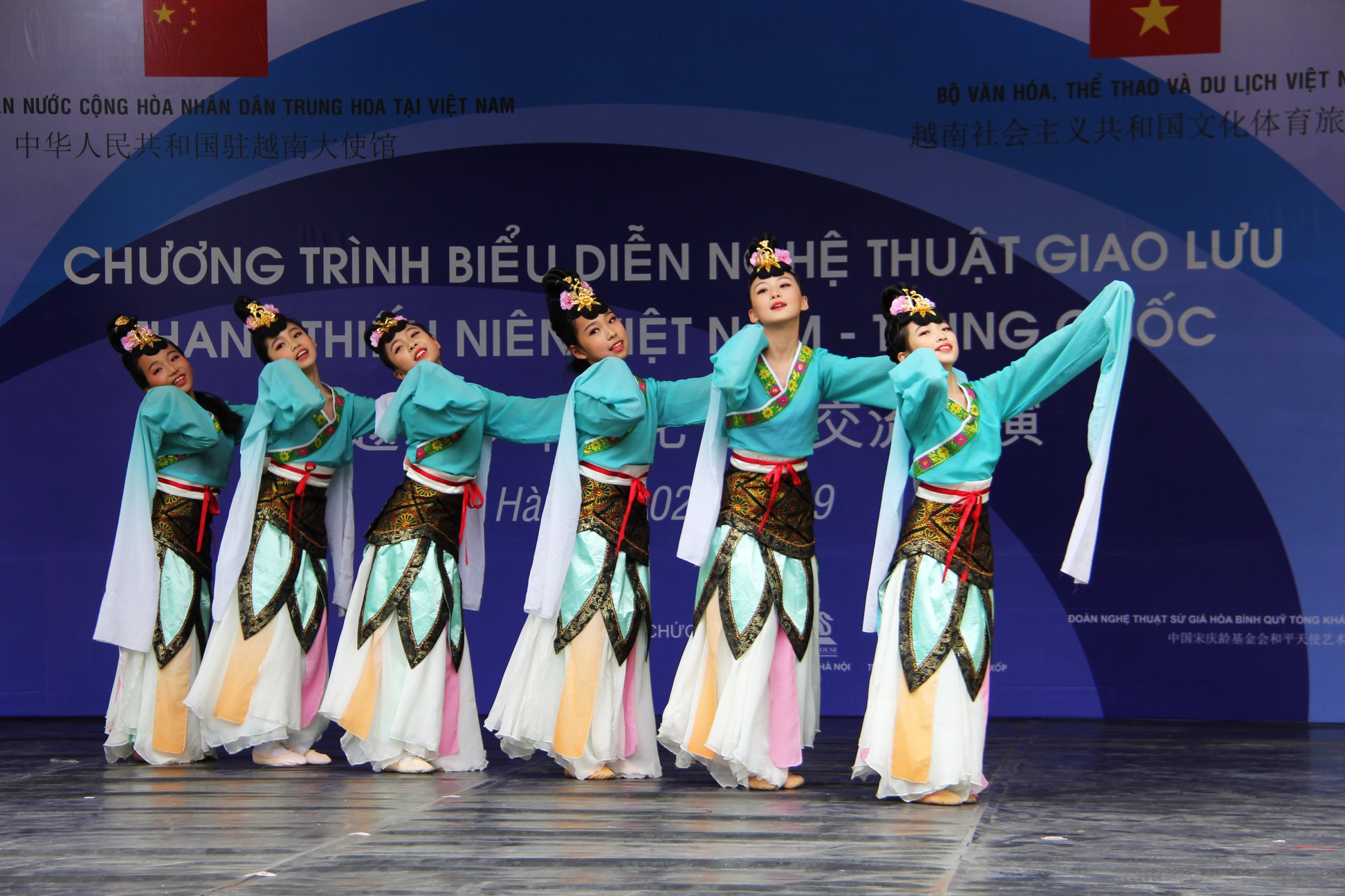 Giao Luu Thieu Nhi Viet Trung 03