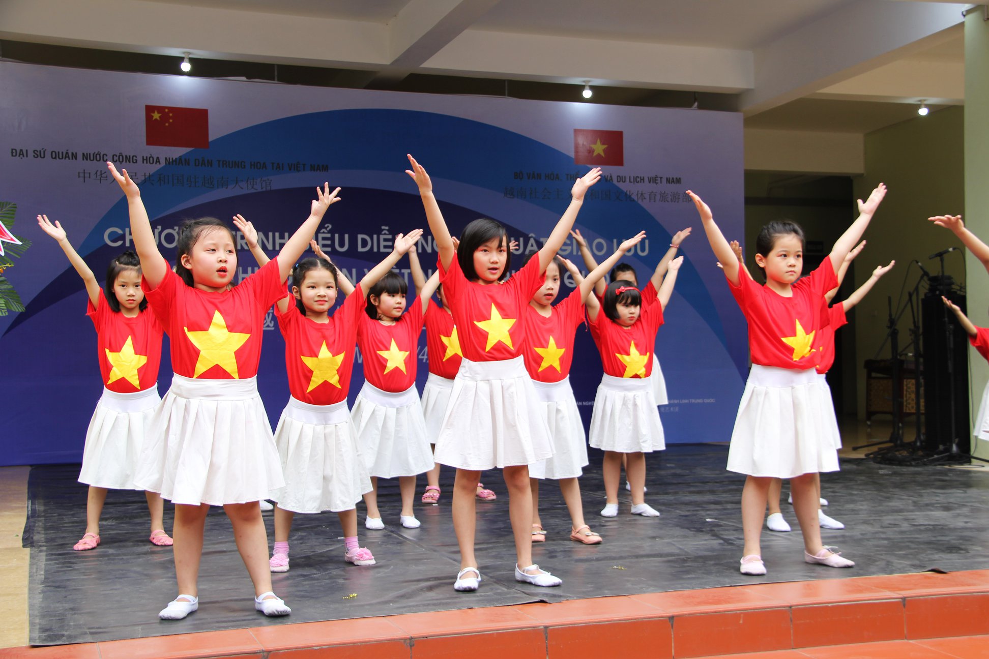 Giao Luu Thieu Nhi Viet Trung 04