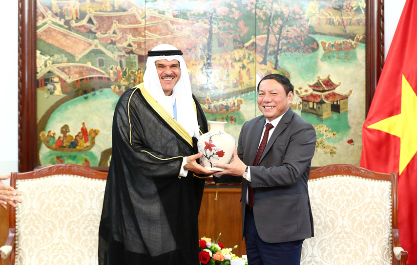 Hop Tac Voi Lien Doan Ban Sung Chau A 02