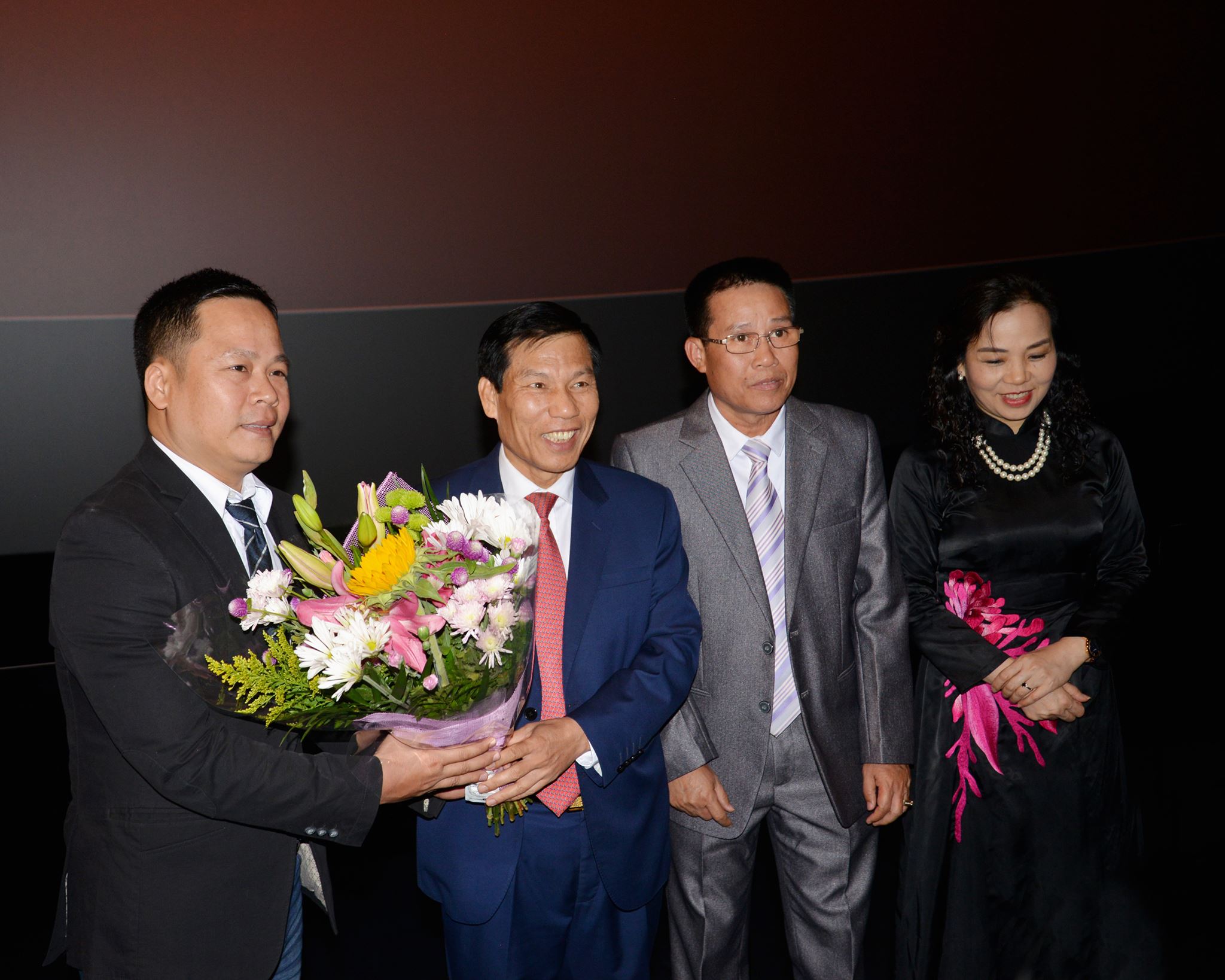 Khai Mac Tuan Phim Tai Canada 02