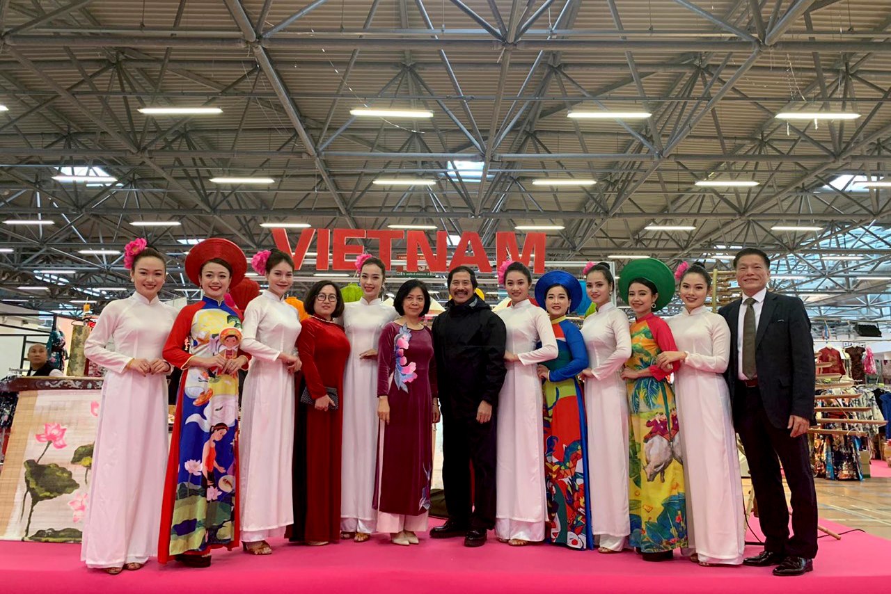 Le Hoi Phuong Dong Tai Tuscany 2019 01