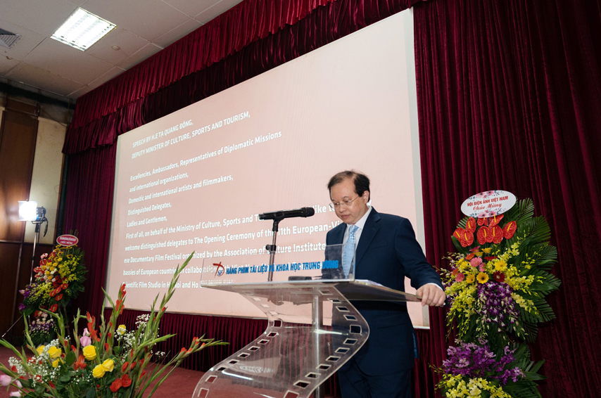 Lien Hoan Phim Tai Lieu Chau Au 11 01