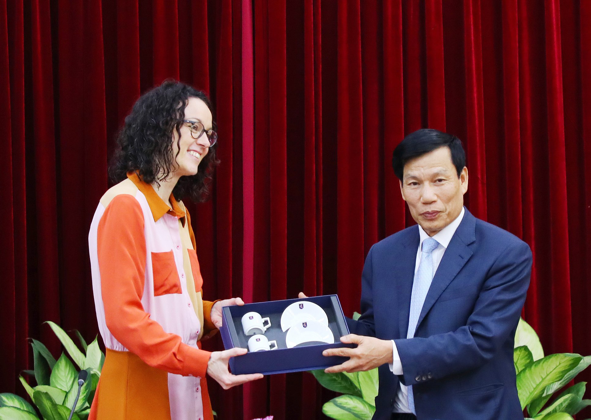 Tiep Bt Bo Khoahoc Nghethuat Bang Hessen 02