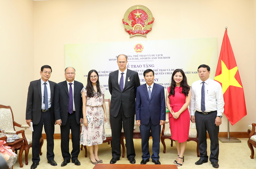 Trao Knc Cho Ds Duc 2019 04