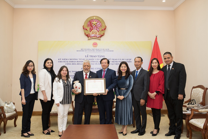 Trao Knc Cho Ds Venezuela 03