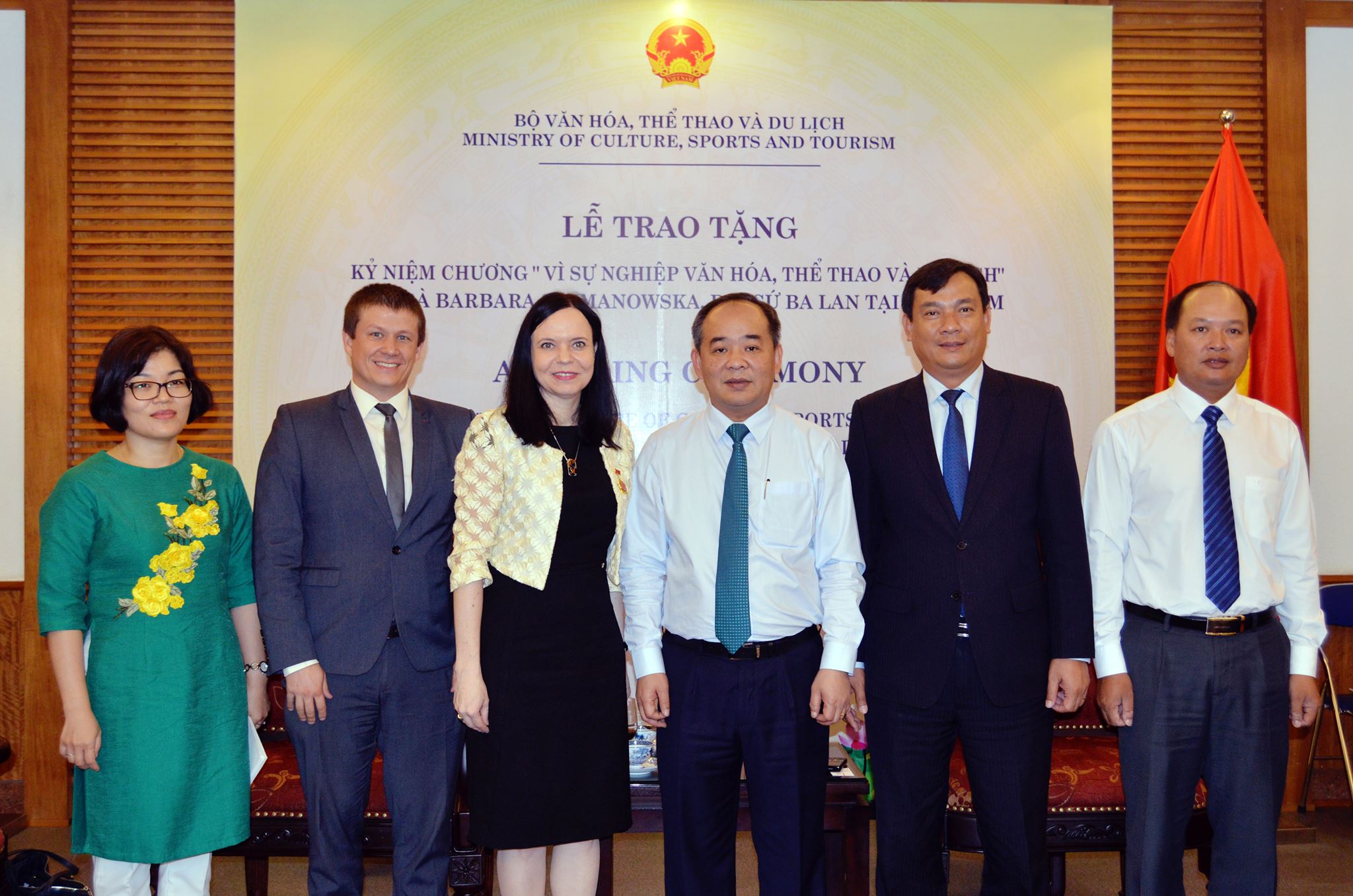 Trao Ky Niem Chuong Ds Balan Barbara Szymanowska 05