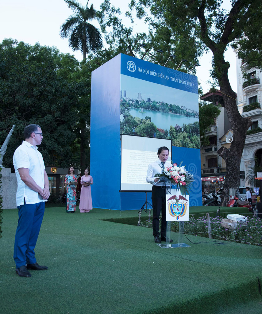 Trien Lam Anh Canh Cua Den Colombia 02