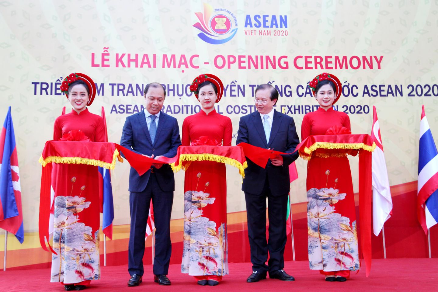 Trien Lam Trang Phuc Truyen Thong Asean 2020 01