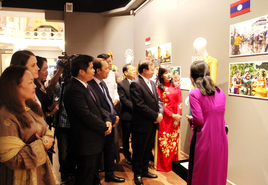 Trien Lam Trang Phuc Truyen Thong Asean 2020 05