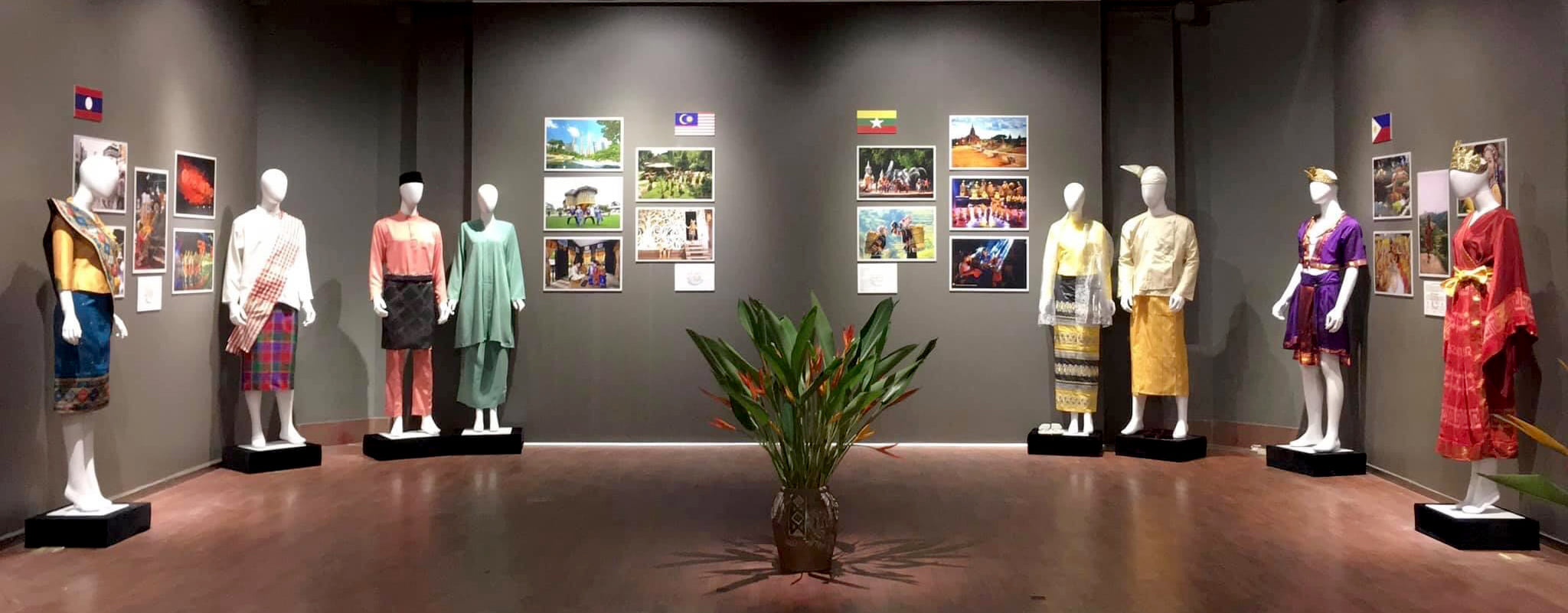 Trien Lam Trang Phuc Truyen Thong Asean 2020 06