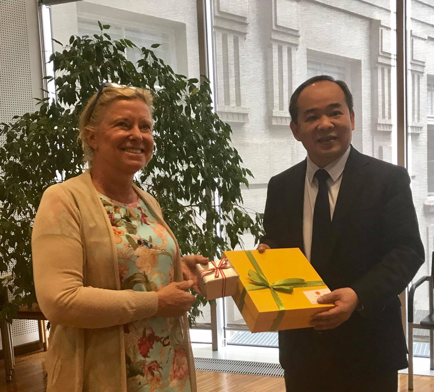 Tt Hai Lam Viec Tai Ao 02