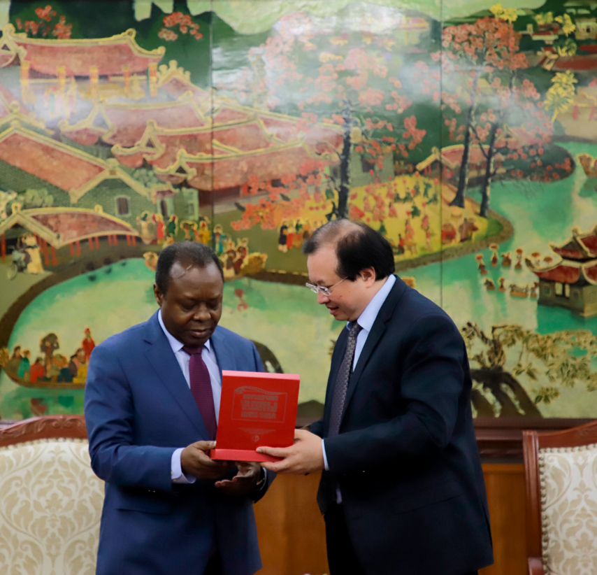 Dua Vhttdl Tro Thanh Linh Vuc Uu Tien Trong Qh Vn Angola 02