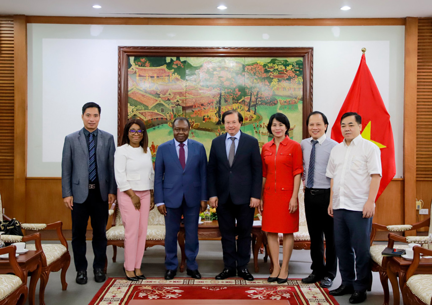 Dua Vhttdl Tro Thanh Linh Vuc Uu Tien Trong Qh Vn Angola 03