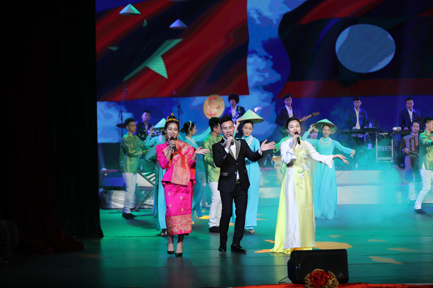 Ho Se Viet Huong Sac Cham Pa 05