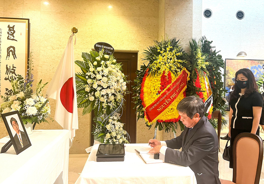 Lanh Dao Bovhttdl Den Vieng Co Thu Tuong Abe Shinzo 01