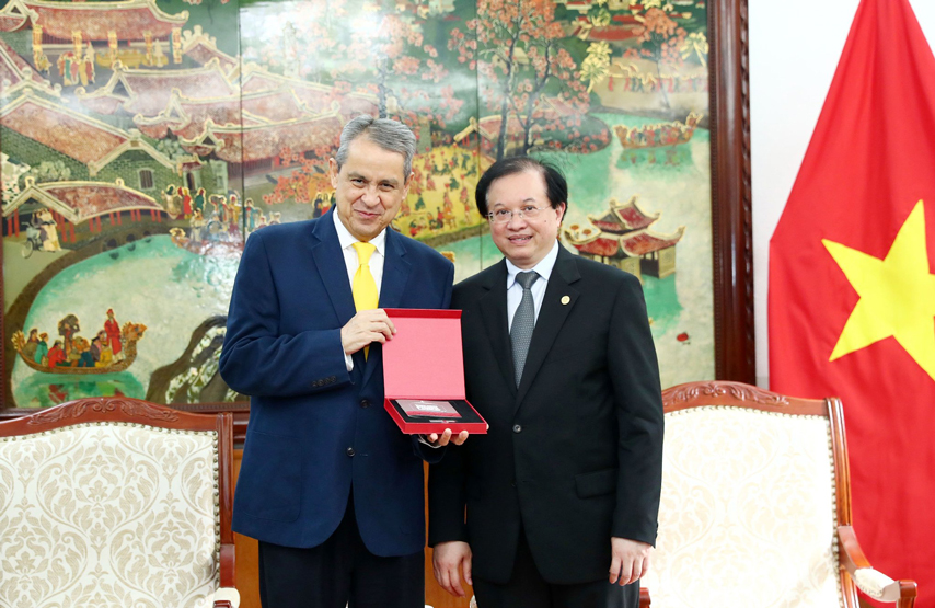 Tt Ta Quang Dong Gap Dai Su Mexico Mexico Alejandro Negrin Munoz 02