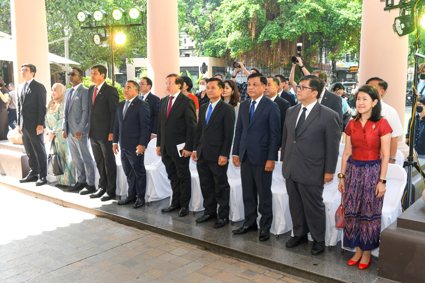 Trien Lam Sac Mau Van Asean 01