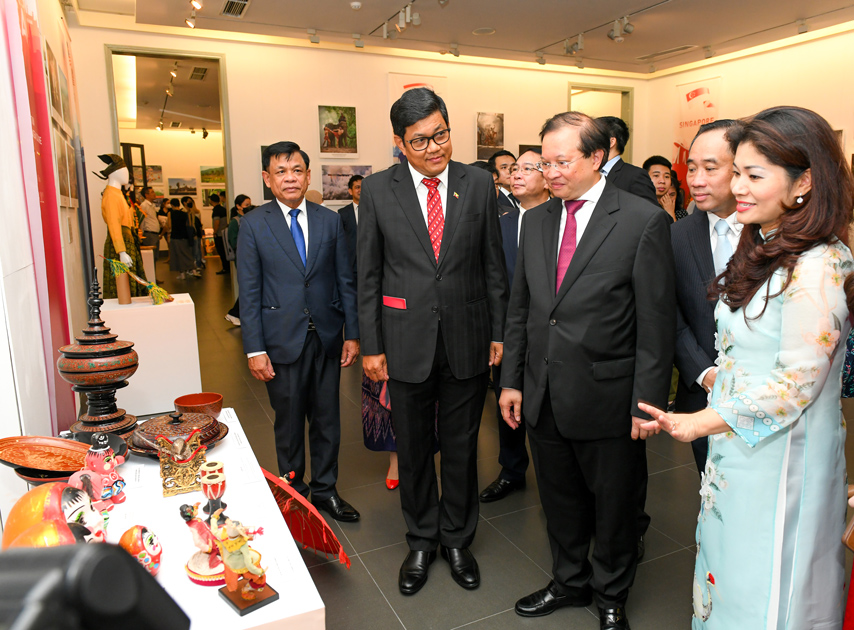 Trien Lam Sac Mau Van Asean 05