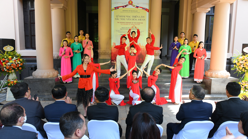 Trien Lam Sac Mau Van Asean 07