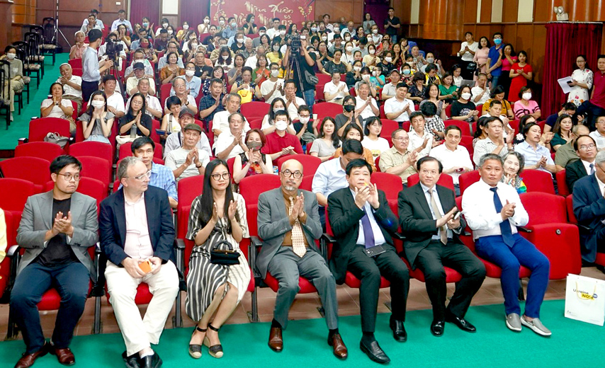 Lien Hoan Phim Tai Lieu Chau Au 01