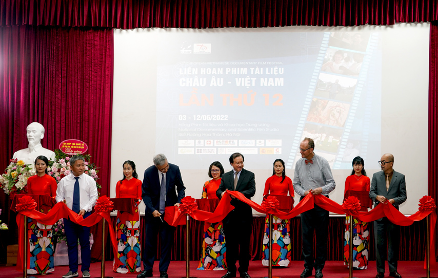 Lien Hoan Phim Tai Lieu Chau Au 03