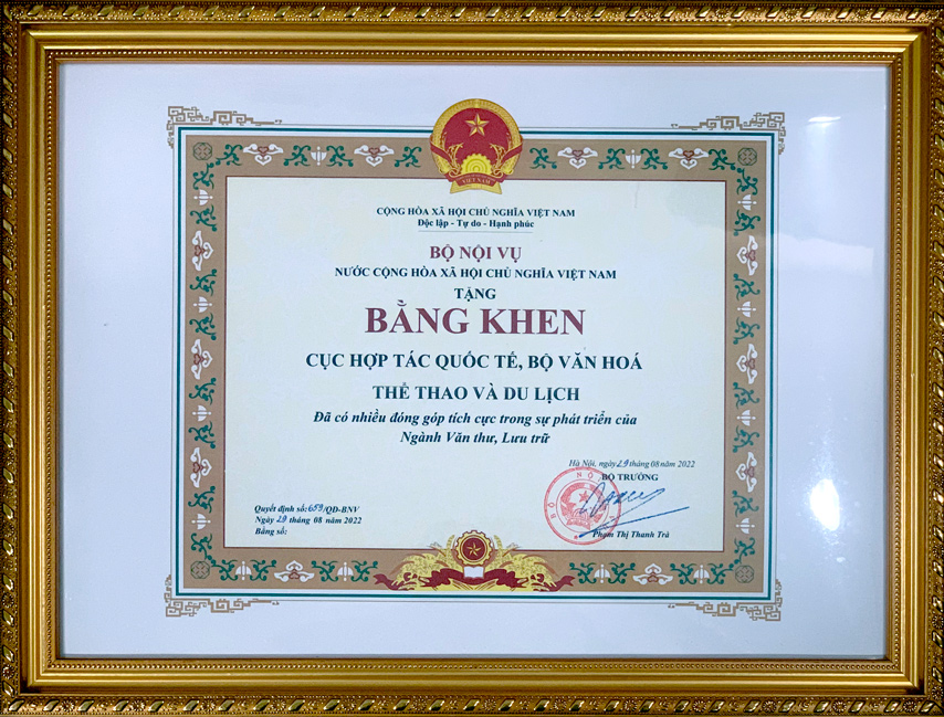 Cuc Htqt Nhan Bang Khen Cua Bnv 02