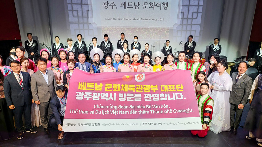 Chtr Nghe Thuat Viet Han 01