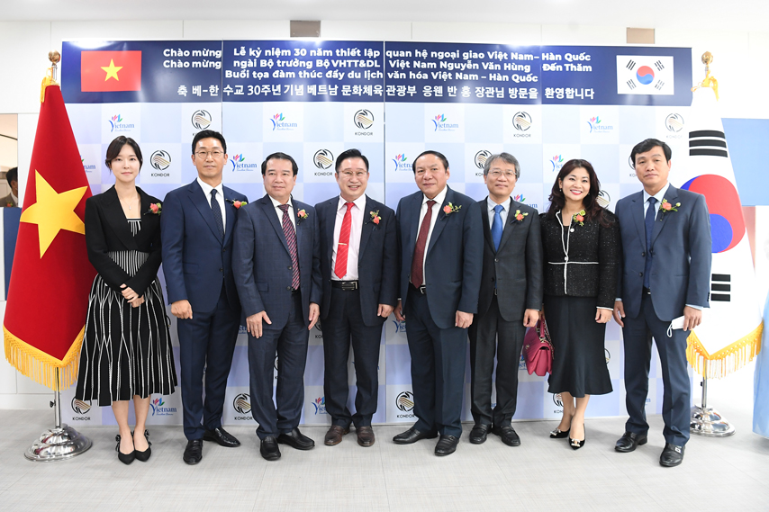 Bo Truong Nguyen Van Hung Tham Va Lam Viec Tai Van Phong Dai Dien Xuc Tien Du Lich Viet Nam Tai Han Quoc 02