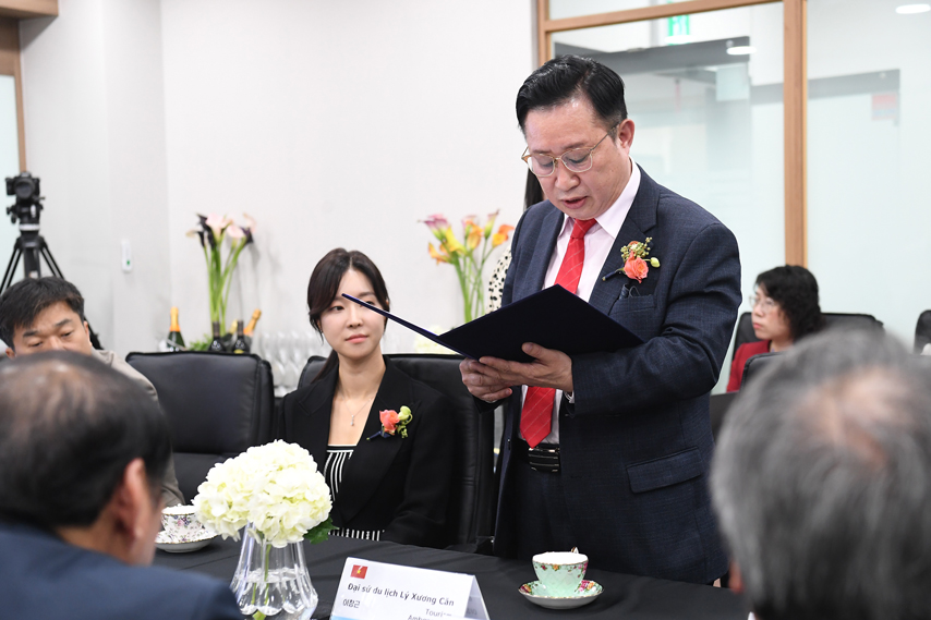 Bo Truong Nguyen Van Hung Tham Va Lam Viec Tai Van Phong Dai Dien Xuc Tien Du Lich Viet Nam Tai Han Quoc 03