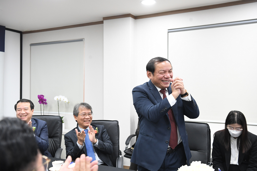 Bo Truong Nguyen Van Hung Tham Va Lam Viec Tai Van Phong Dai Dien Xuc Tien Du Lich Viet Nam Tai Han Quoc 04