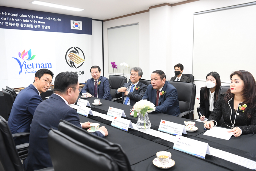 Bo Truong Nguyen Van Hung Tham Va Lam Viec Tai Van Phong Dai Dien Xuc Tien Du Lich Viet Nam Tai Han Quoc 05