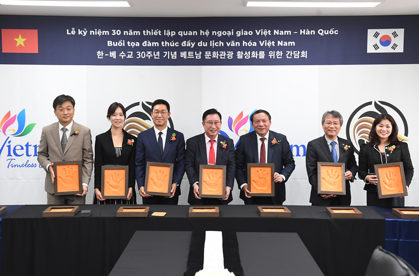 Bo Truong Nguyen Van Hung Tham Va Lam Viec Tai Van Phong Dai Dien Xuc Tien Du Lich Viet Nam Tai Han Quoc 06