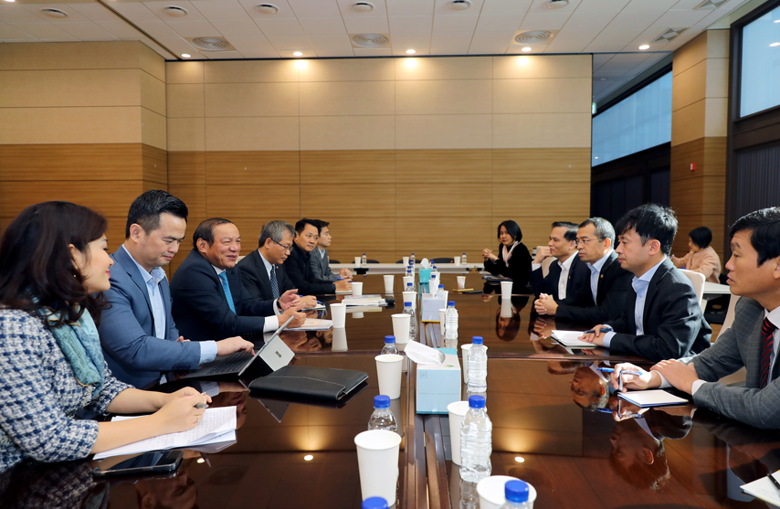 Bo Truong Nguyen Van Hung Tham Va Lam Viec Voi Dai Su Quan Viet Nam Tai Han Quoc 01