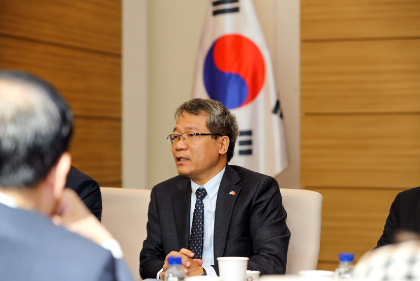 Bo Truong Nguyen Van Hung Tham Va Lam Viec Voi Dai Su Quan Viet Nam Tai Han Quoc 03