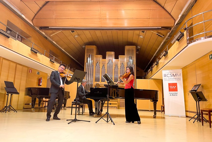 Hoa Nhac Ky Niem 45 Nam Quan He Ngoai Giao Viet Nam Tay Ban Nha 04