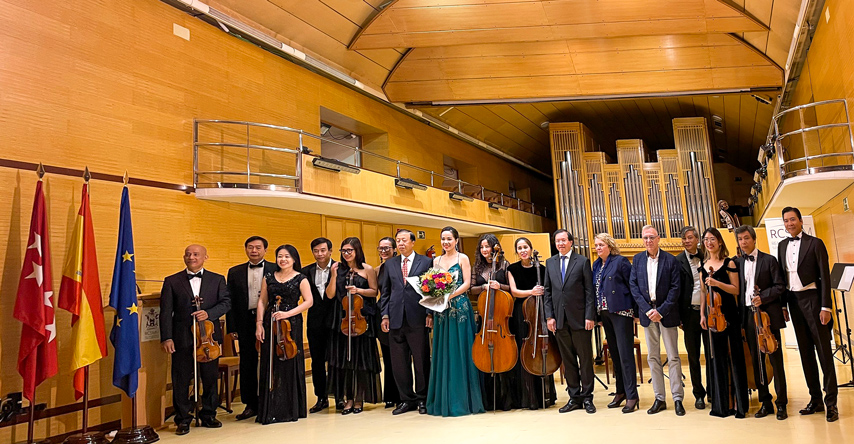 Hoa Nhac Ky Niem 45 Nam Quan He Ngoai Giao Viet Nam Tay Ban Nha 05