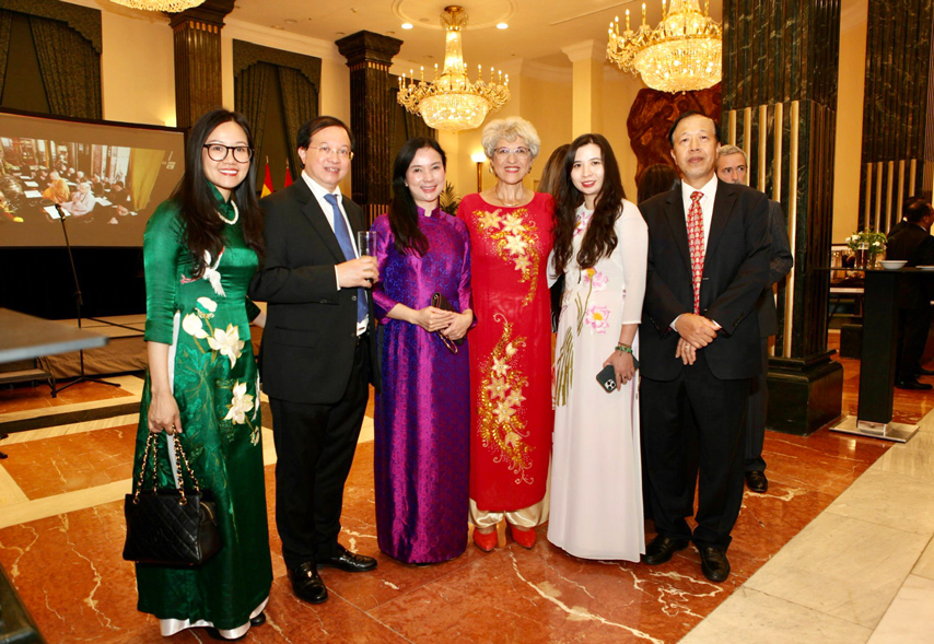 Hoa Nhac Ky Niem 45 Nam Quan He Ngoai Giao Viet Nam Tay Ban Nha 08