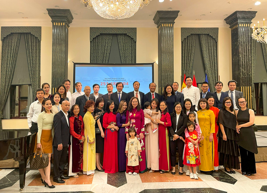 Hoa Nhac Ky Niem 45 Nam Quan He Ngoai Giao Viet Nam Tay Ban Nha 10