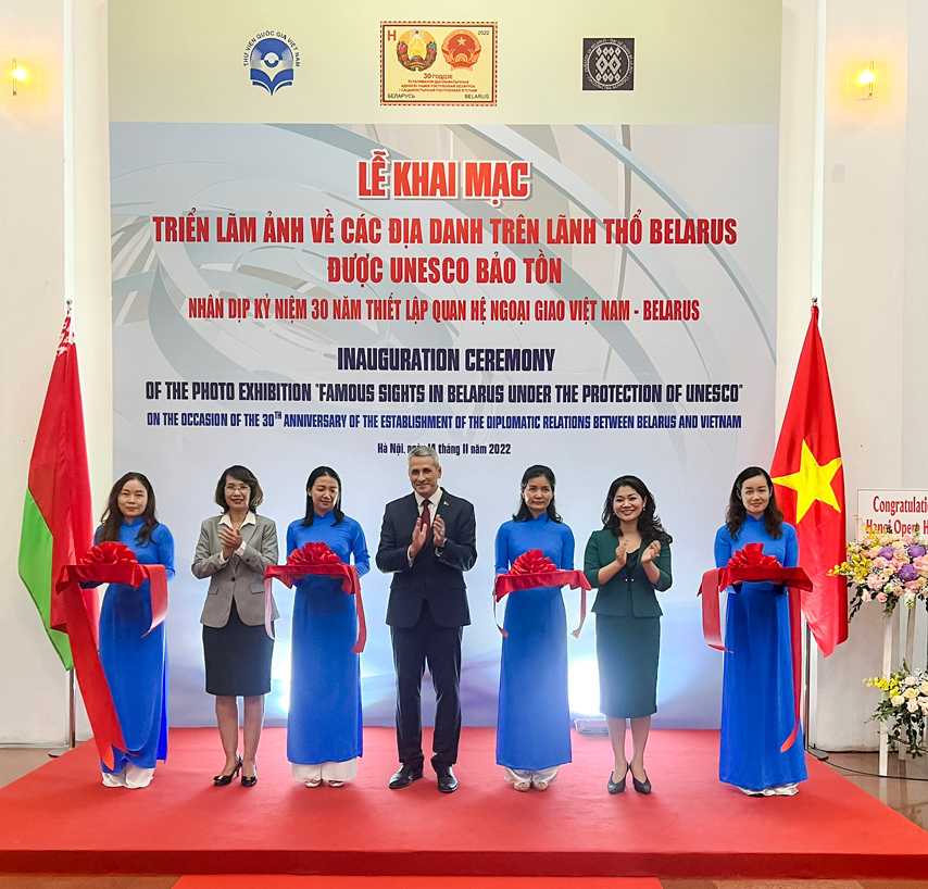 Trien Lam Anh Di San Ky Niem 30 Nam Quan He Ngoai Giao Viet Nam Belarus 01