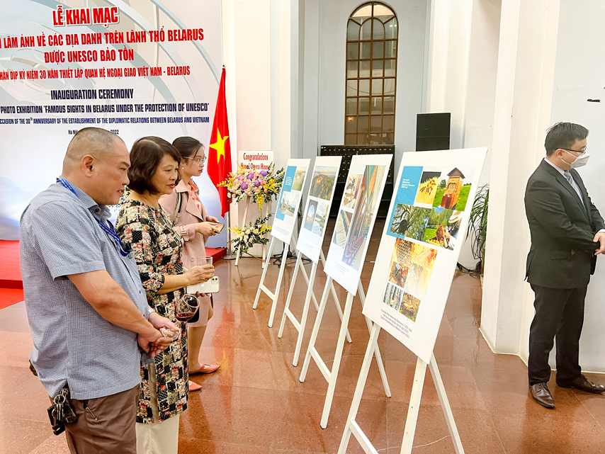 Trien Lam Anh Di San Ky Niem 30 Nam Quan He Ngoai Giao Viet Nam Belarus 06