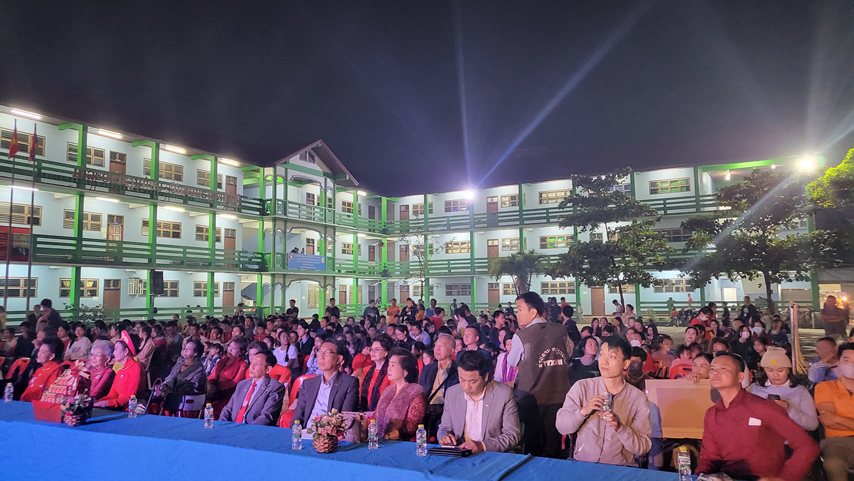 Am Ap Chuong Trinh Nghe Thuat Danh Cho Kieu Bao Viet Nam O Thu Do Vieng Chan Lao 04