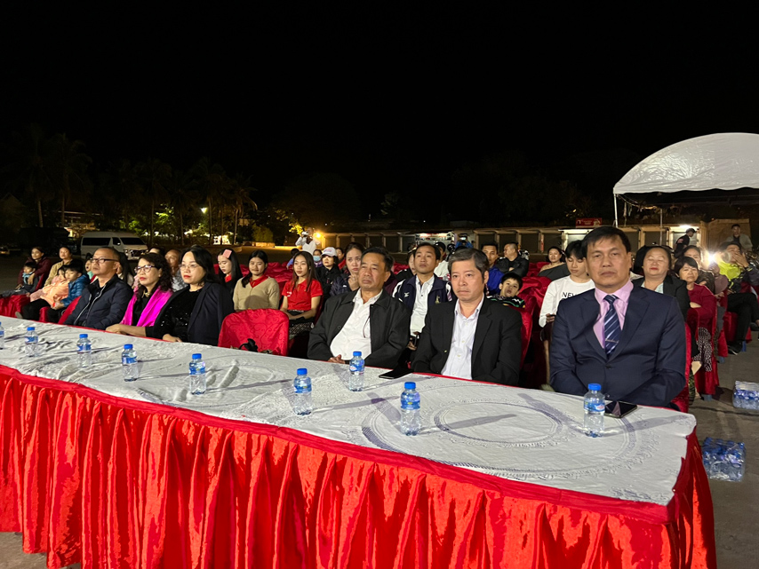 Chao Don Nam Moi 2023 Cung Ba Con Kieu Bao Tai Luong Pha Bang Lao 01