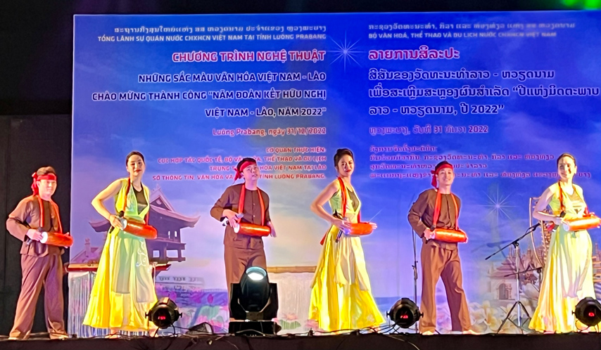 Chao Don Nam Moi 2023 Cung Ba Con Kieu Bao Tai Luong Pha Bang Lao 04