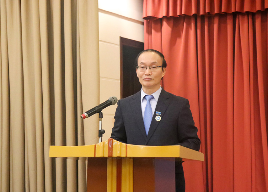 Co Quan Hop Tac Lien Bang Nga Tang Ky Niem Chuong Cho Nguyen Pho Cuc Truong Cuc Hop Tac Quoc Te Bo Van Hoa The Thao Va Du Lich Le Ngoc Dinh 01