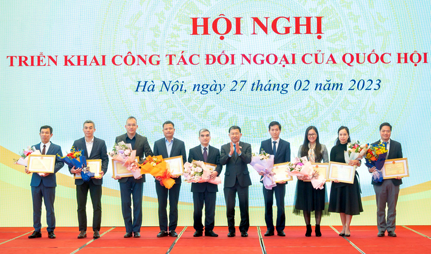 Cuc Hop Tac Quoc Te Bo Vhttdl Nhan Bang Khen Cua Van Phong Quoc Hoi