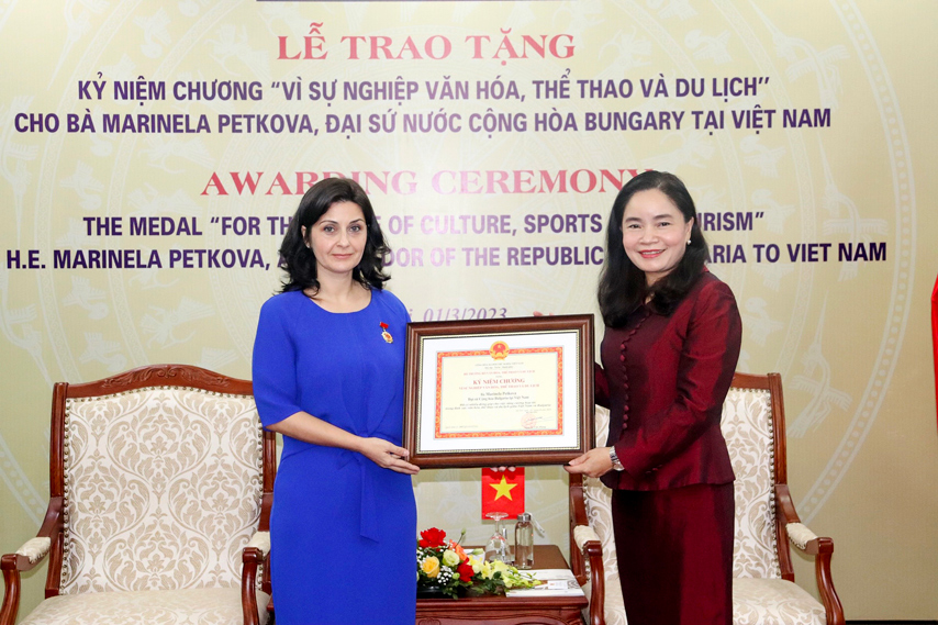 Dai Su Bungary Tai Viet Nam Nhan Ky Niem Chuong Vi Su Nghiep Van Hoa The Thao Va Du Lich 02